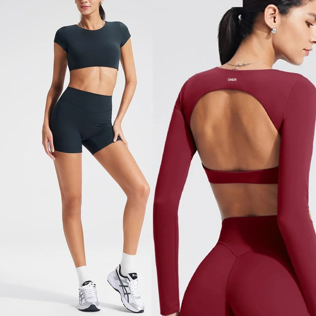 Women's long-sleeved yoga top with built-in breast pads, breathable and comfortable, suitable for gym workouts and fitness.